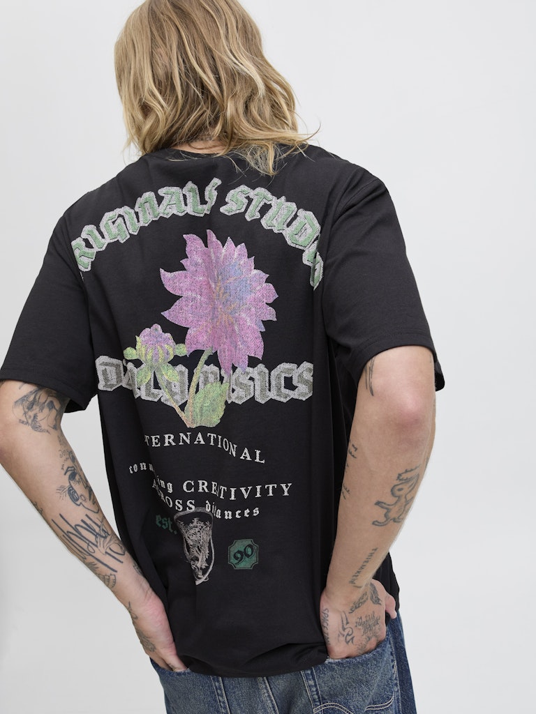 JORMEADOWS GRAPHIC BACK TEE SS CREW NECK